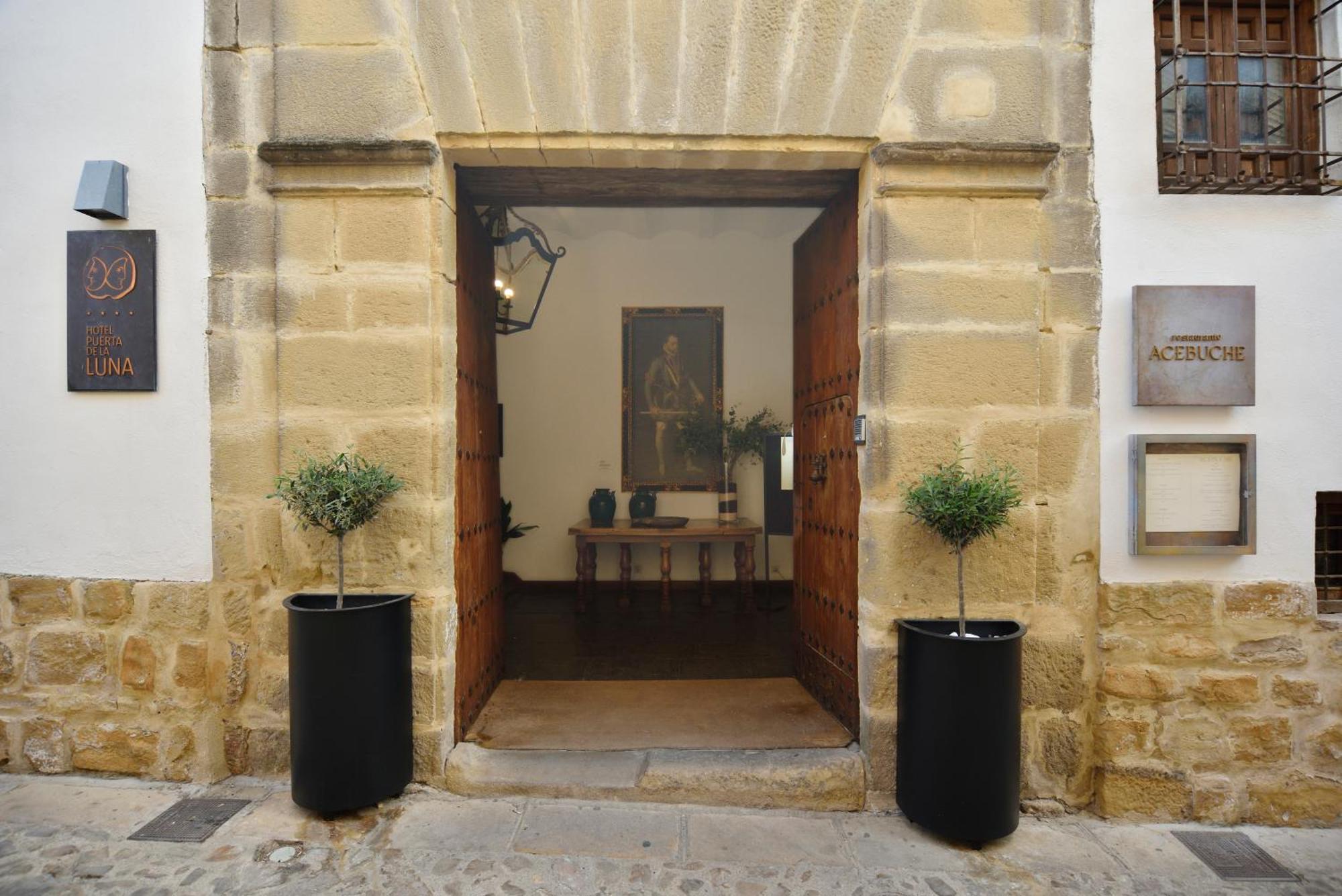 Hotel Puerta De La Luna Baeza Luaran gambar