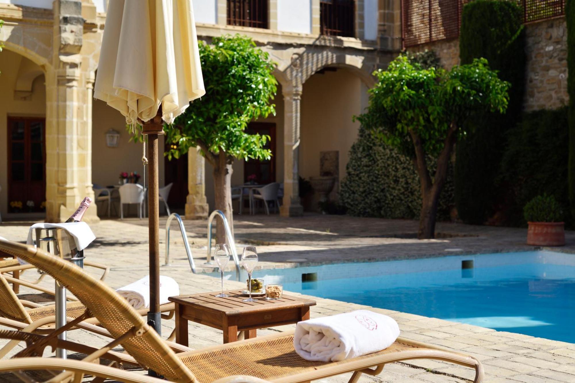 Hotel Puerta De La Luna Baeza Luaran gambar