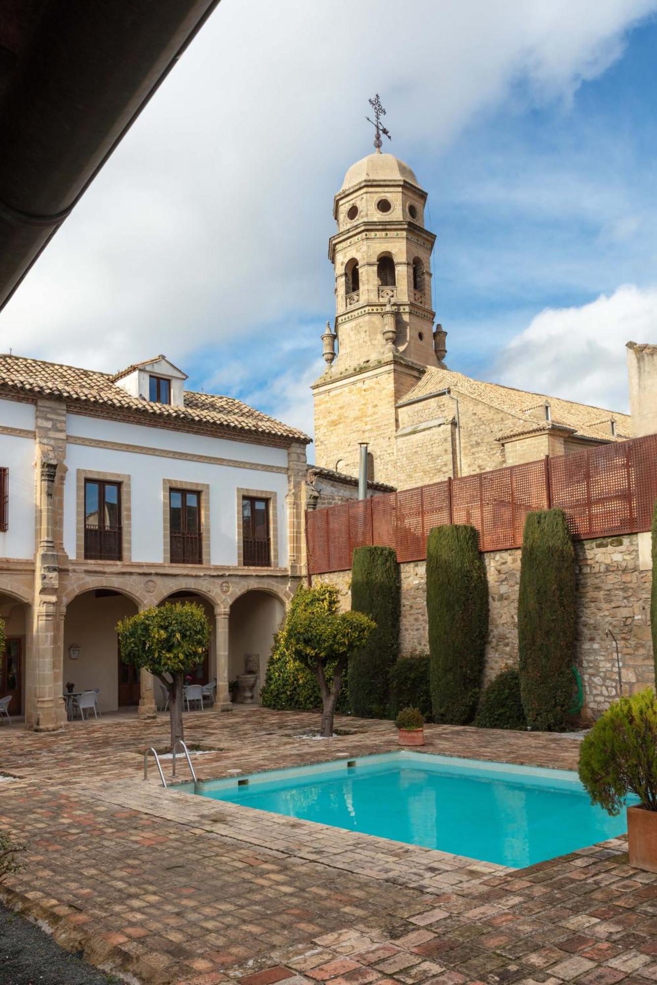 Hotel Puerta De La Luna Baeza Luaran gambar