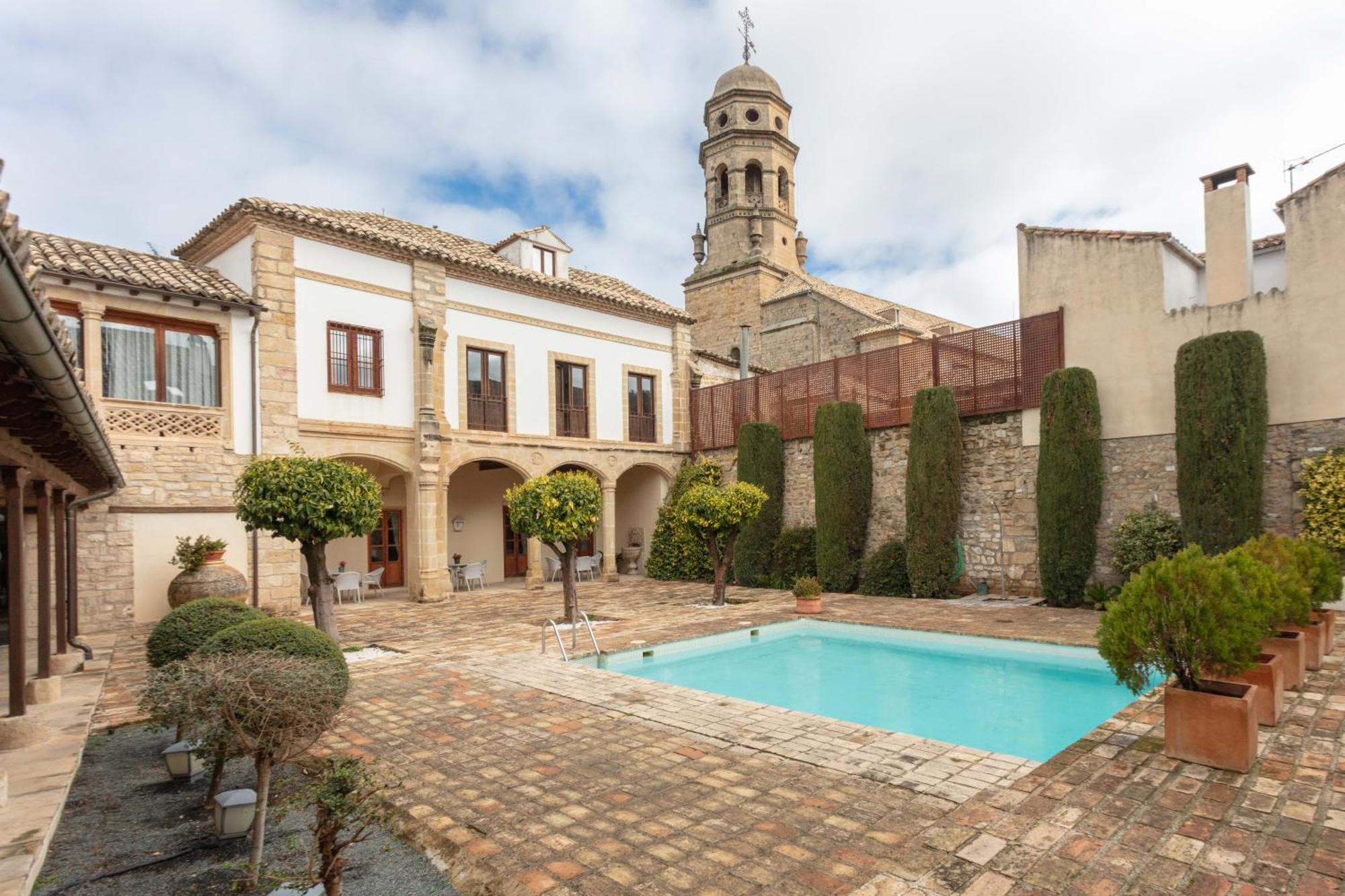 Hotel Puerta De La Luna Baeza Luaran gambar