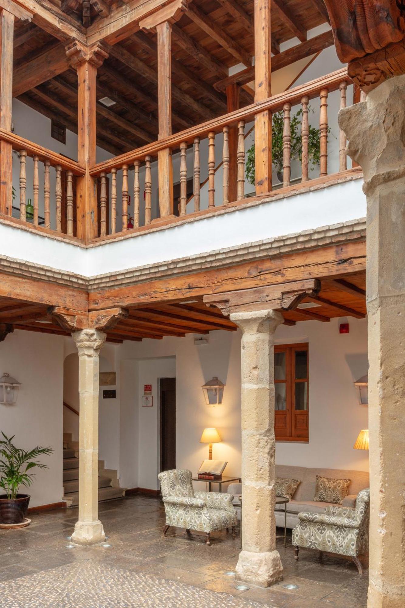 Hotel Puerta De La Luna Baeza Luaran gambar