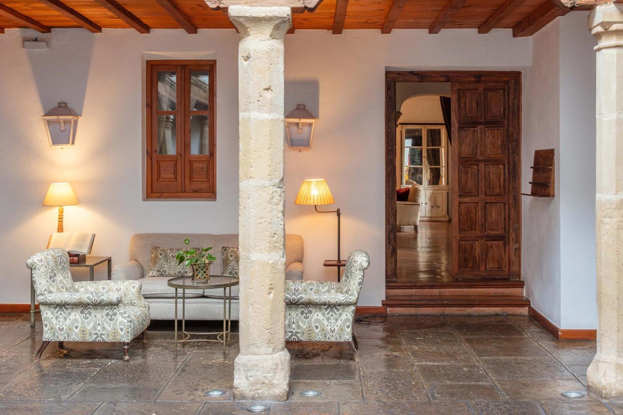 Hotel Puerta De La Luna Baeza Luaran gambar