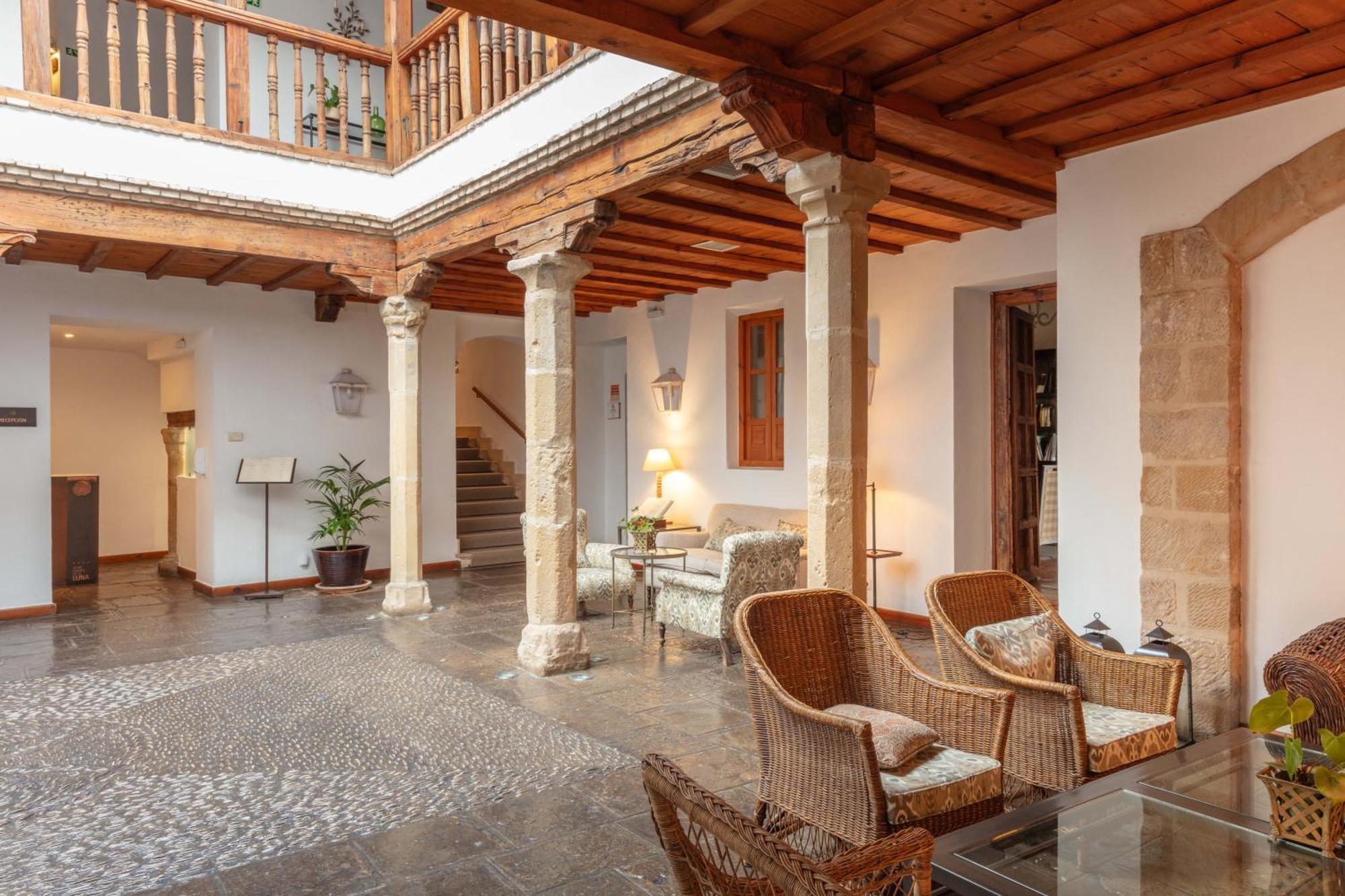 Hotel Puerta De La Luna Baeza Luaran gambar