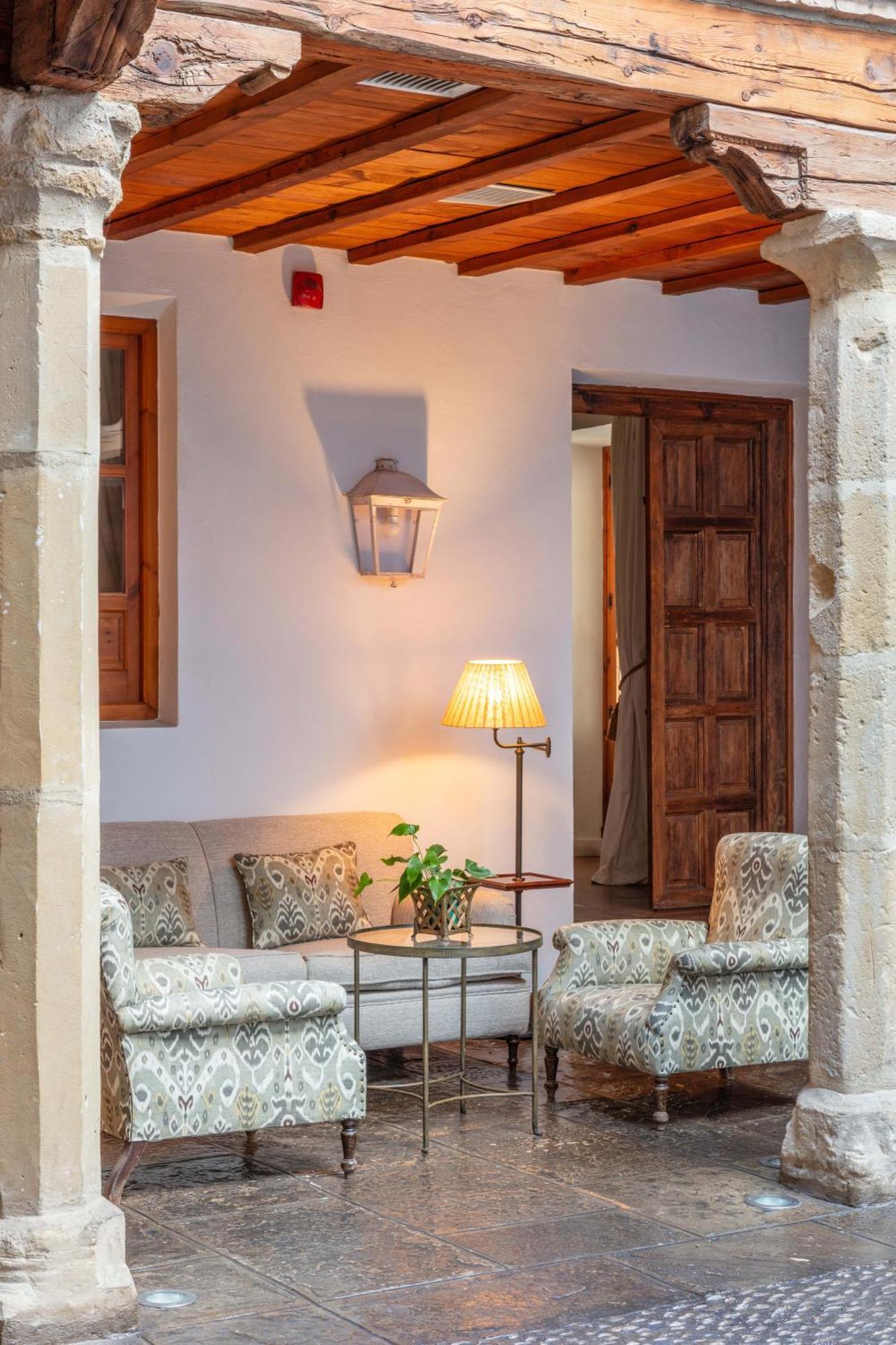 Hotel Puerta De La Luna Baeza Luaran gambar