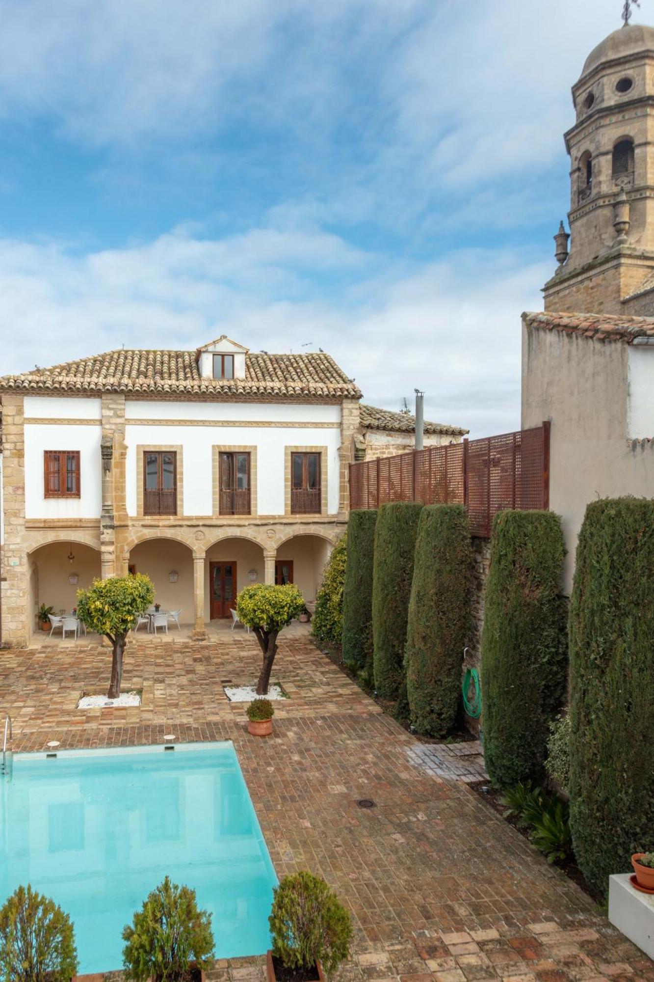 Hotel Puerta De La Luna Baeza Luaran gambar