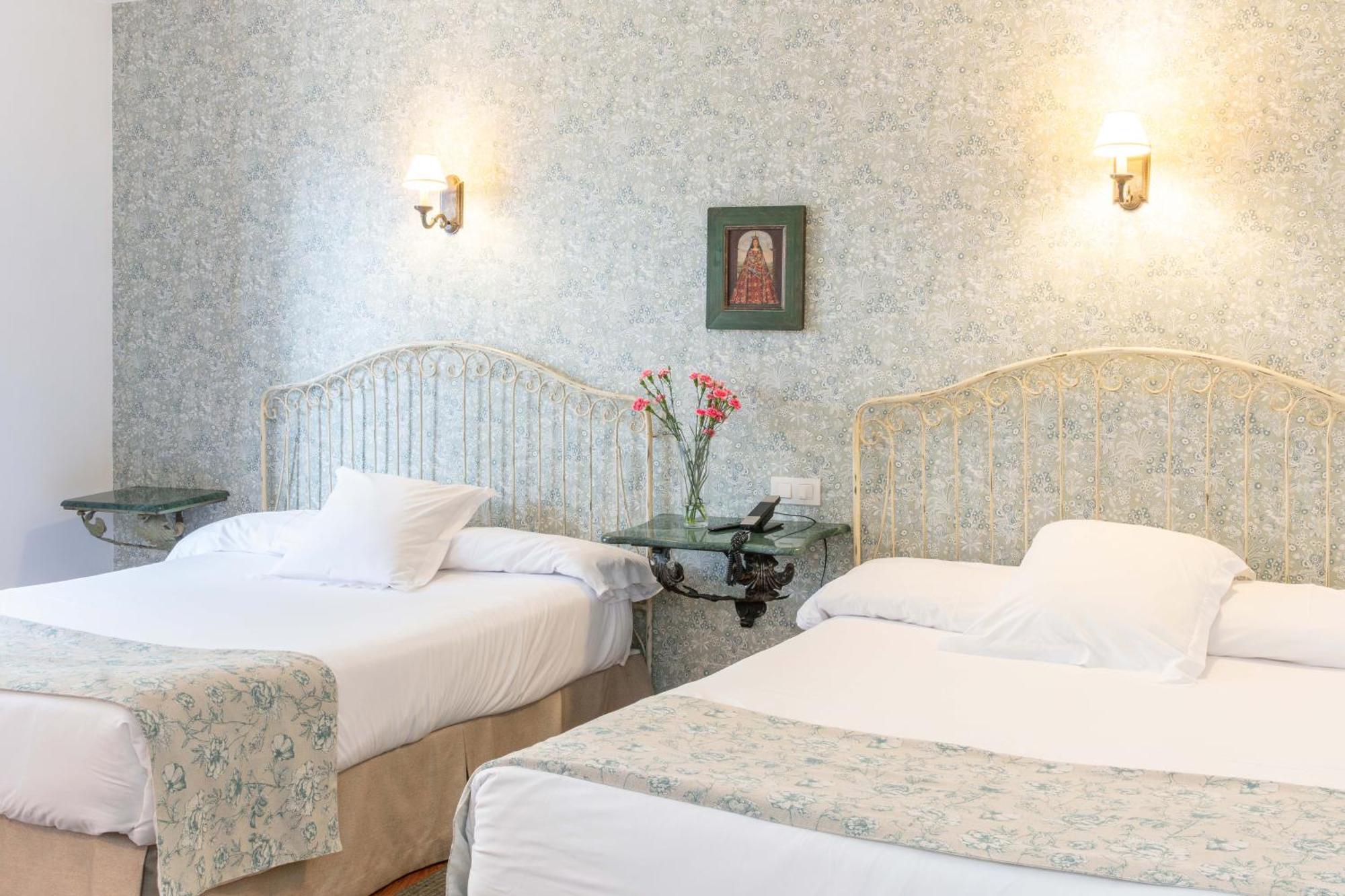 Hotel Puerta De La Luna Baeza Luaran gambar