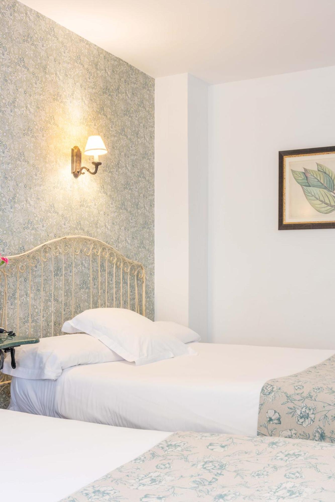 Hotel Puerta De La Luna Baeza Luaran gambar