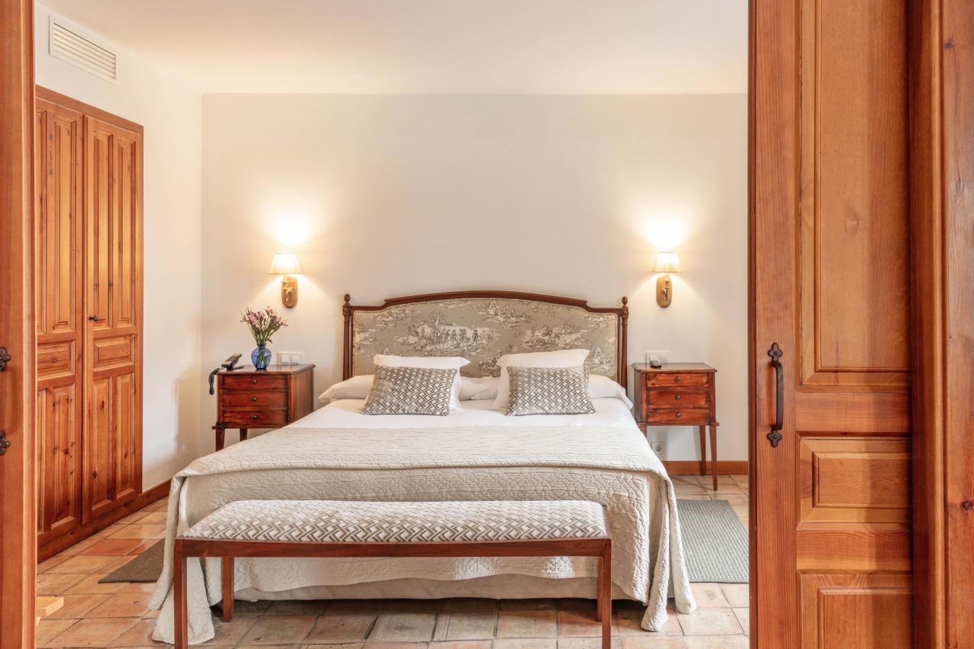 Hotel Puerta De La Luna Baeza Luaran gambar