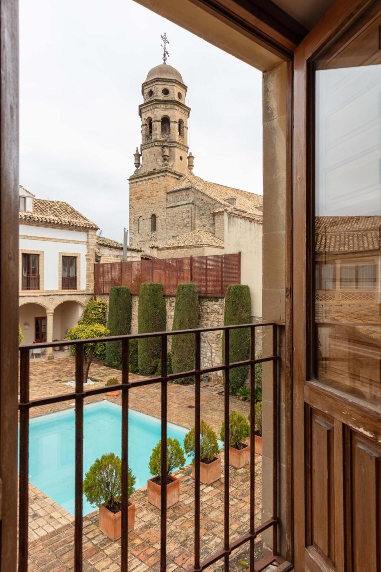 Hotel Puerta De La Luna Baeza Luaran gambar