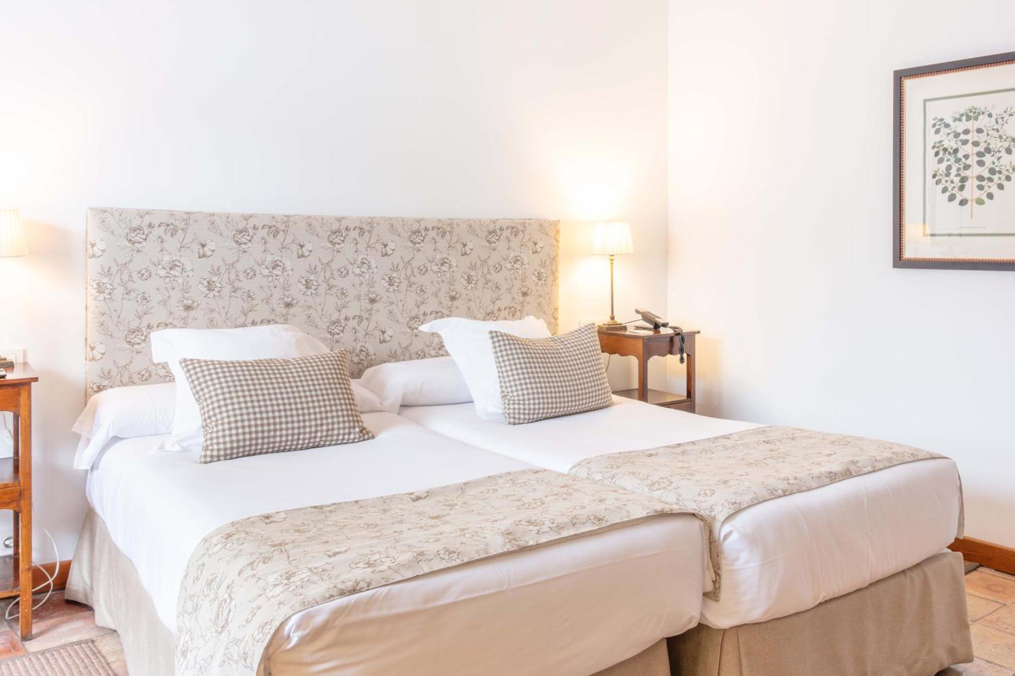 Hotel Puerta De La Luna Baeza Luaran gambar