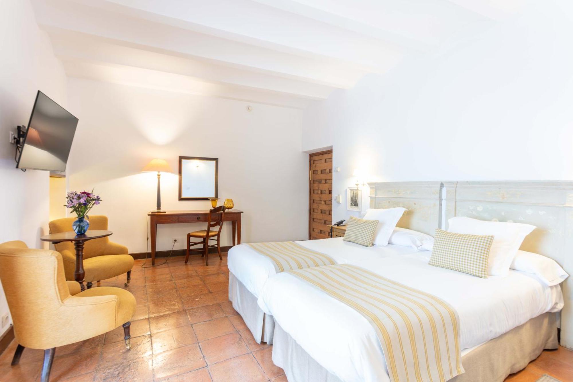 Hotel Puerta De La Luna Baeza Luaran gambar