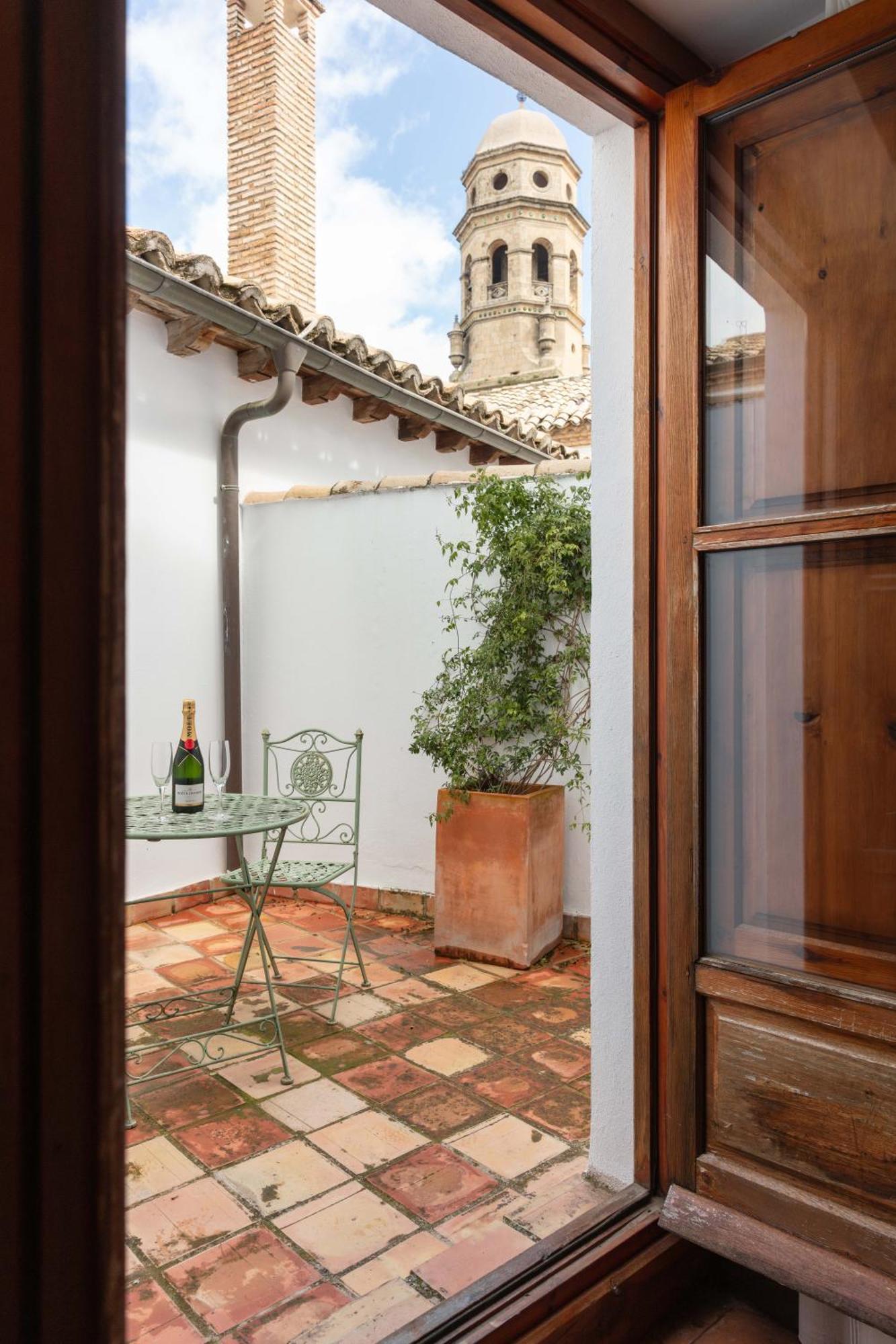 Hotel Puerta De La Luna Baeza Luaran gambar