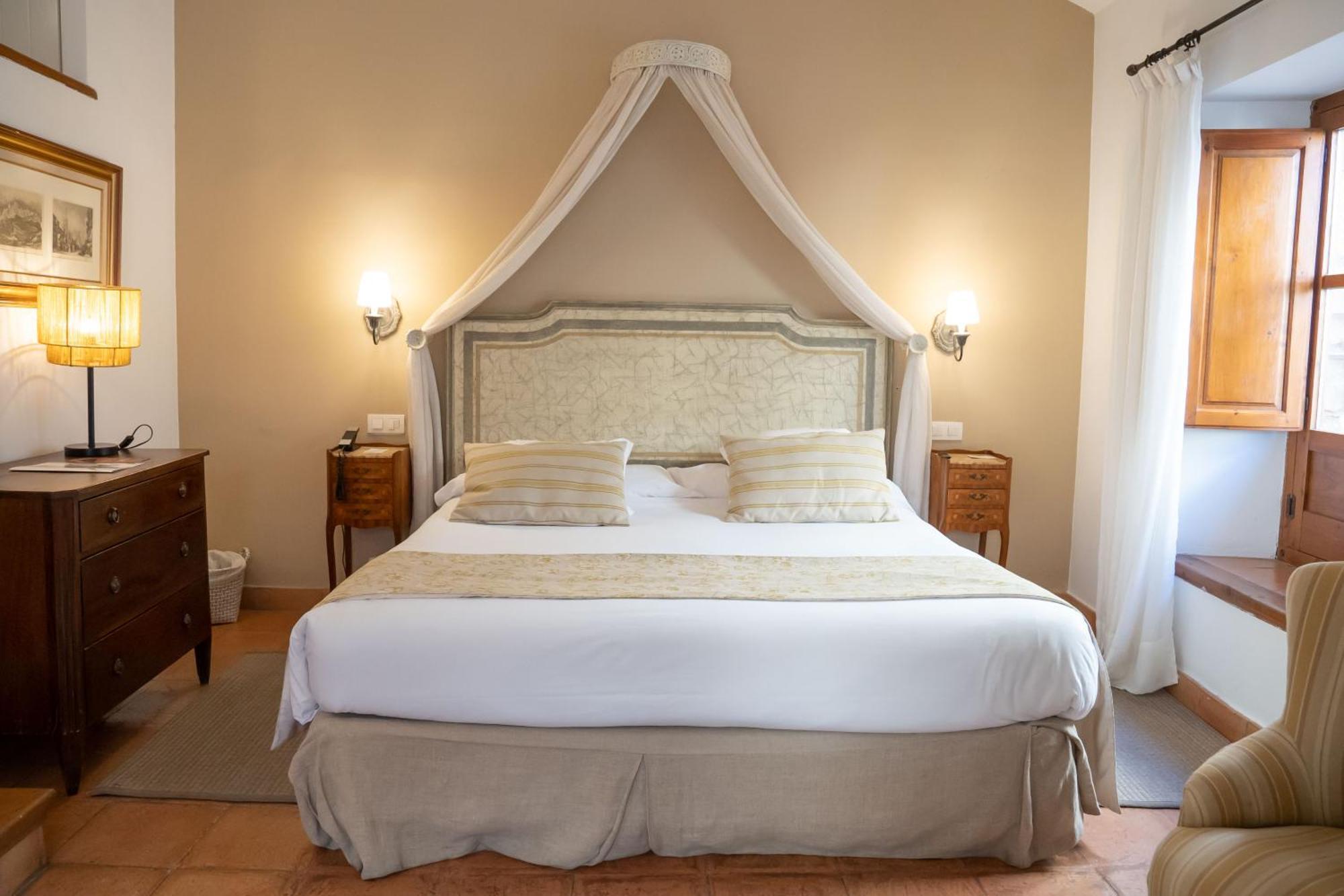 Hotel Puerta De La Luna Baeza Luaran gambar